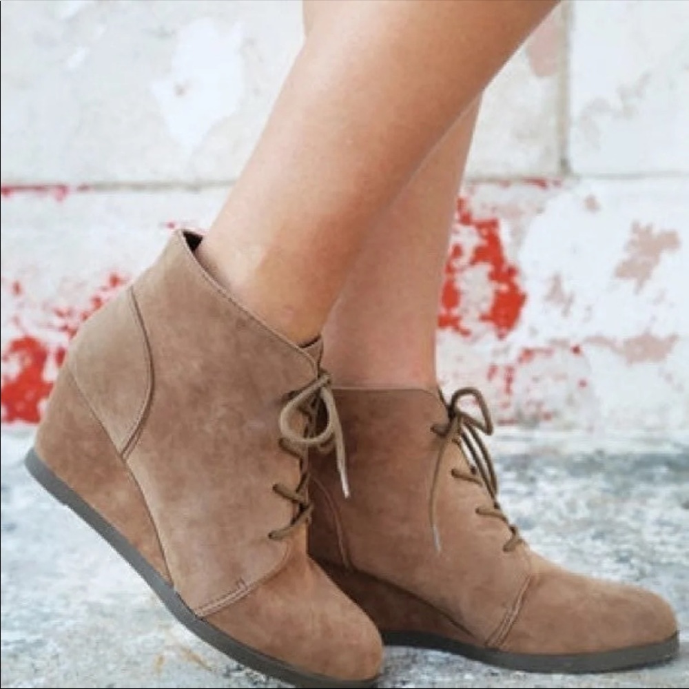 Madden girl Steve Madden domain taupe bootie NIB 7